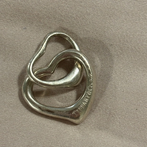 Vintage Tiffany & Co sterling silver double heart pendant by Elsa Peretti - Picture 4 of 10
